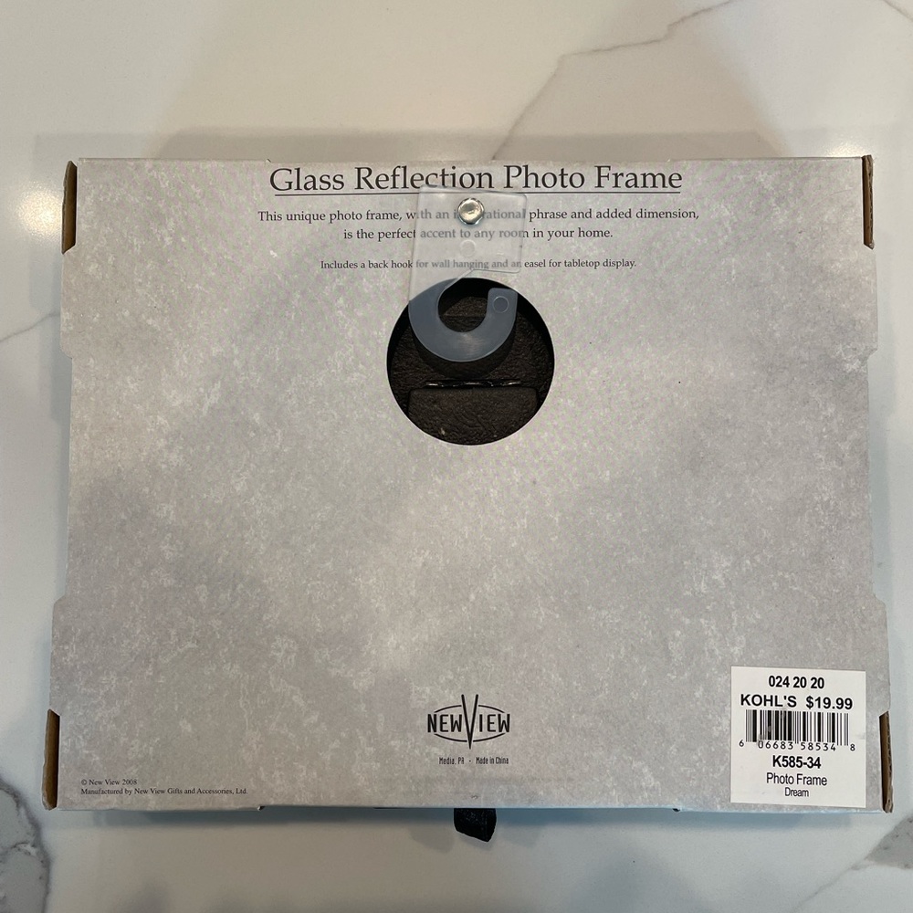 NIB Graduation Glass Reflection Picture / Photo Frame - Picture 2 of 2